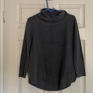 Loose turtle neck zippers on the side